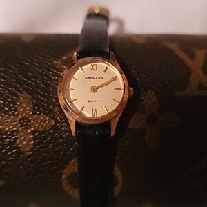 Wakmann Quartz Ladies Watch Goldtone Case‎ Black Leather Band Auto Set